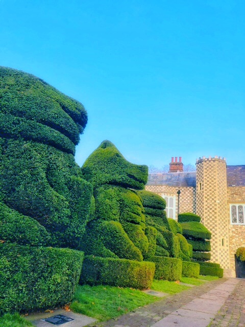 Public Art in London - Queens Beasts Topiary - Hall Place - Simone Says GO! - Travel Blog