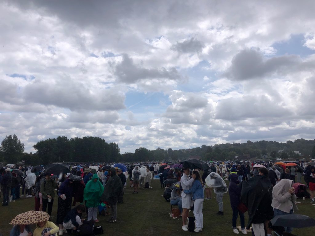 How to join the Wimbledon Queue - Simone Says GO! - Travel blog